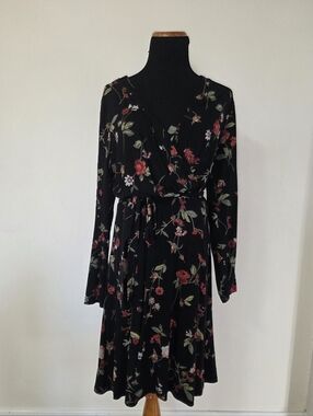 Reitmans Floral Wrap Midi Dress in Black with Red Rose Print Size L
